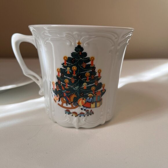 4 Christmas Tree Tirschenreuth Baronesse Teacups with Saucers Demitasse Germany - Picture 11 of 16